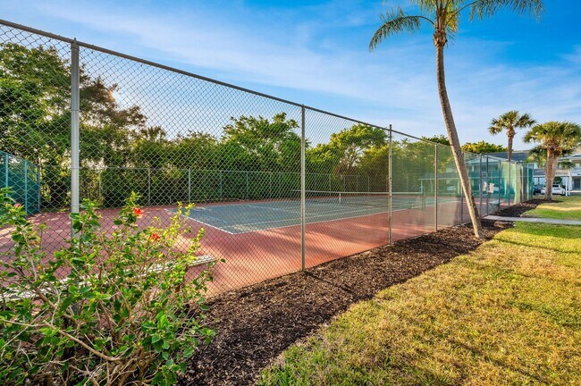Building Photo - Great Condo in Desirable Westgate at Imper...
