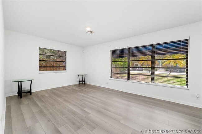 Building Photo - 1273 NE 37th St