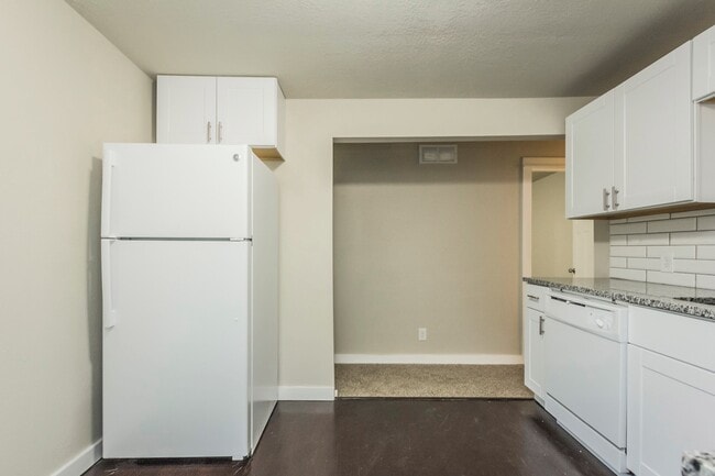 Building Photo - Adorable 2 Bedroom 1 Bath