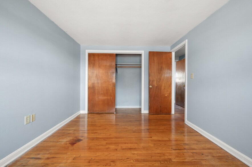 Building Photo - 324 Park Ave