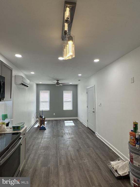 Building Photo - 214 W 8th St