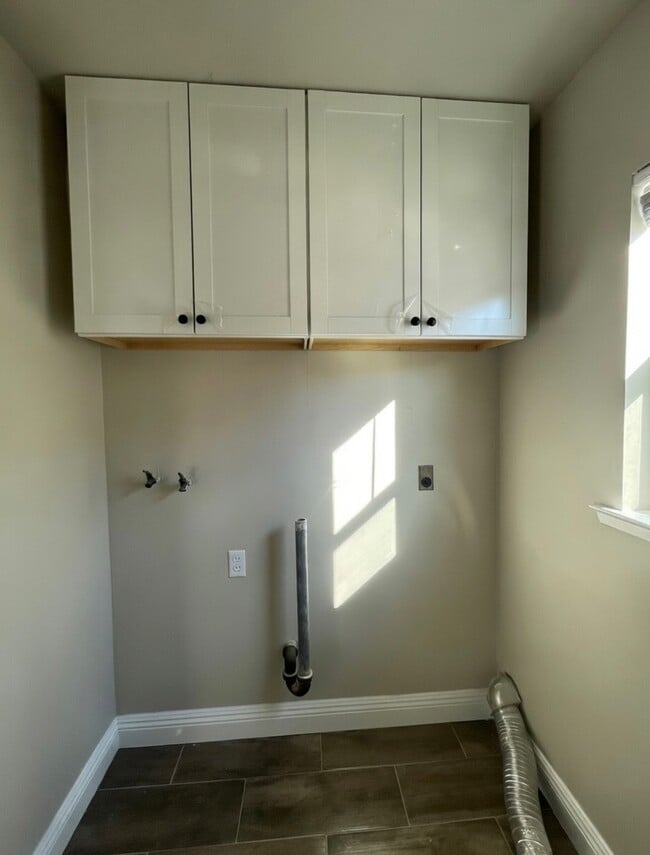 Building Photo - 1 A St