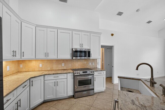 Building Photo - 8401 SE Ketch Ct