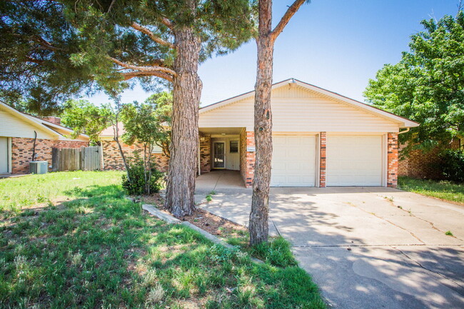 Building Photo - Beautiful 3/2 with a Bonus Room!