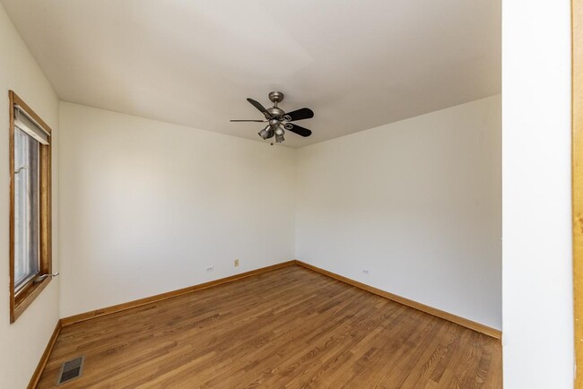 Building Photo - 3 bedroom in Chicago IL 60642