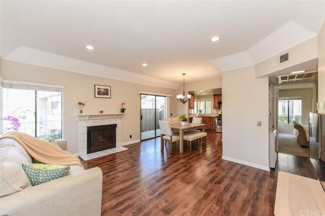 Building Photo - 22757 Lakeway Dr
