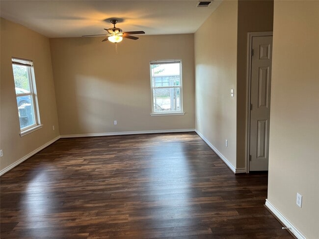 Building Photo - 1841 Caroline Ln
