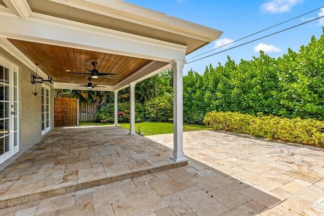 Building Photo - 4610 Pinetree Drive