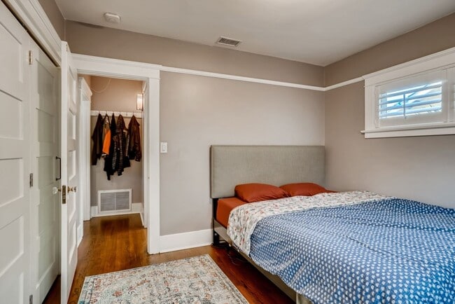 Building Photo - Quaint Remodeled 2 Bedroom Home in South Park