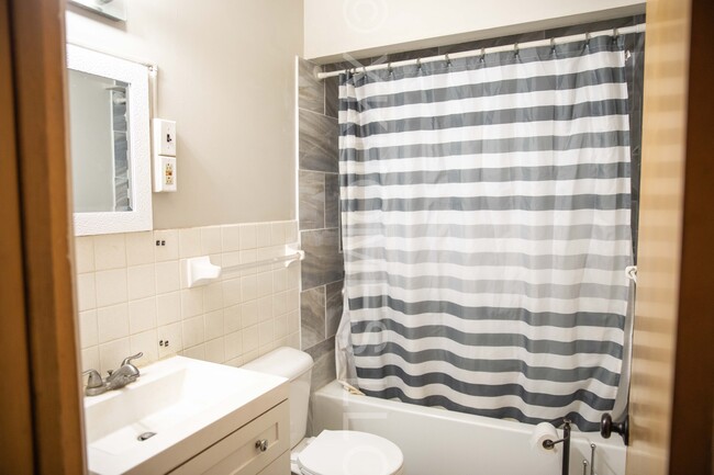 Main Floor Bathroom - 224 Poplar St E