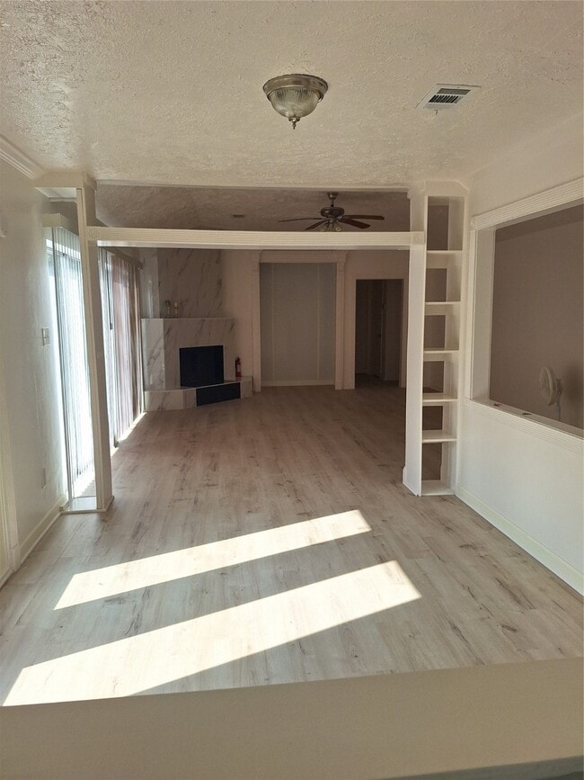 Building Photo - 4030 Knoll Glen Dr