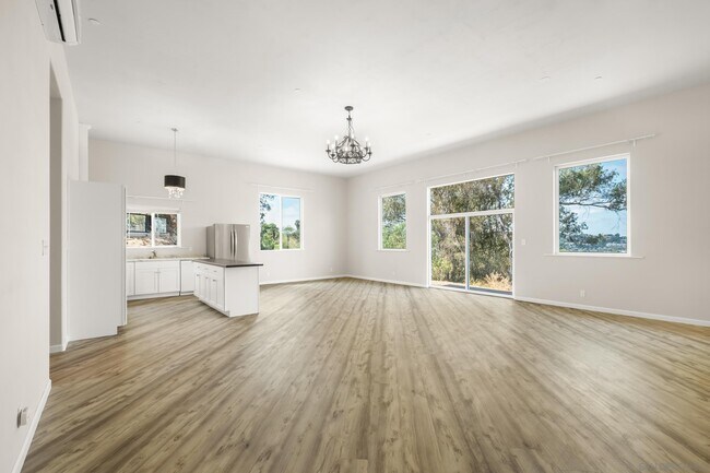 Building Photo - 9427 Vista Dr