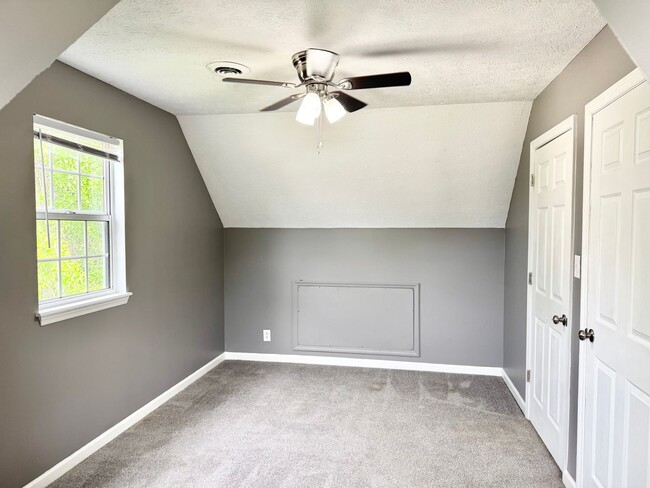 Building Photo - Three Bedroom Close to Ft. Campbell