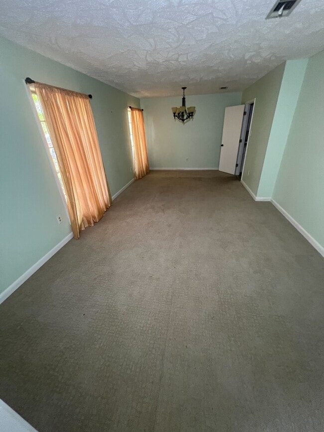 Building Photo - 19 Rob Ln