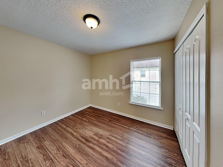 Building Photo - 325 Van Gogh Cir