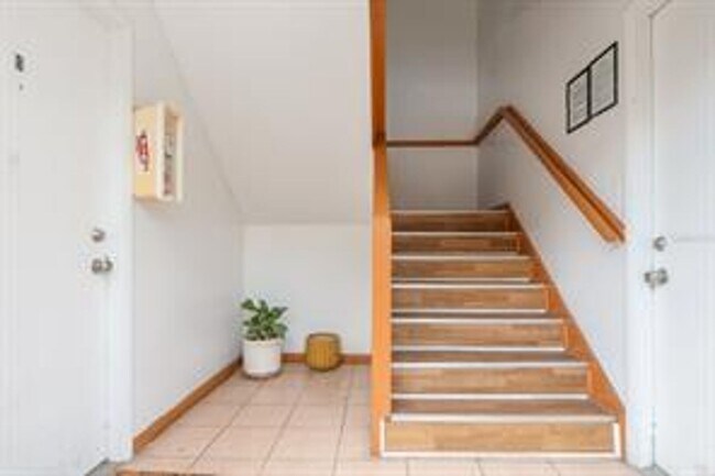 Building Photo - ESSEX PARK VILLAGE  UNIT C