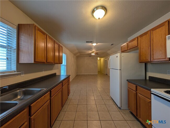 Building Photo - 956 Misty Acres Dr