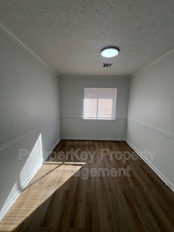 Building Photo - 2745 N Wallace Dr