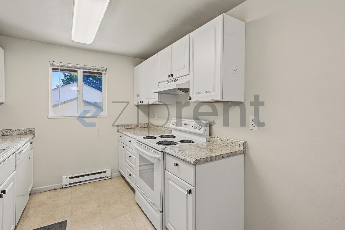 Building Photo - Unit D