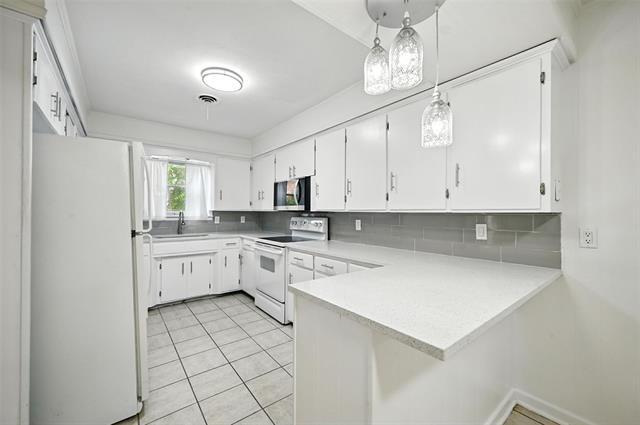 Building Photo - 304 N Bonham Dr