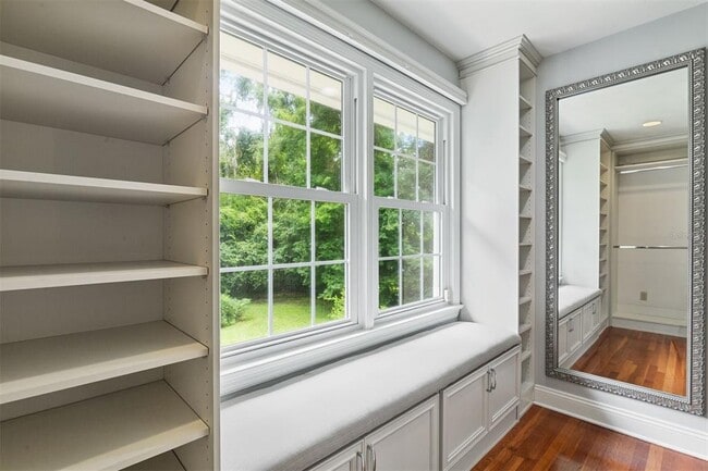 Building Photo - 2506 SW 9th Dr