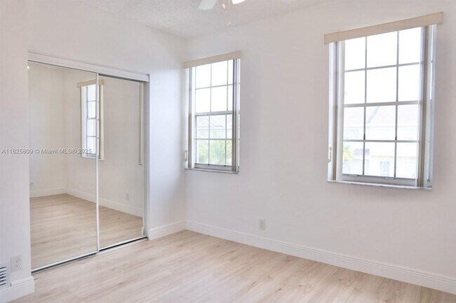 Building Photo - 16686 Hemingway Dr