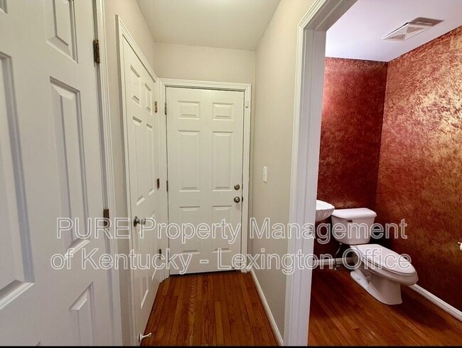 Building Photo - 552 Forest Hill Dr