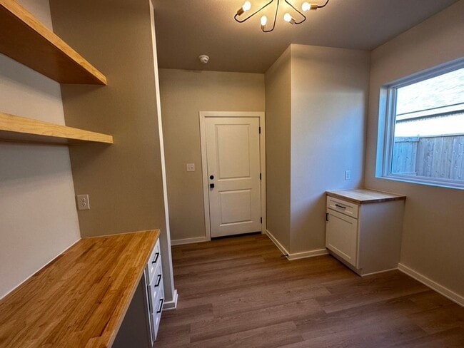Building Photo - Stunning 3 bedroom Wolfforth - Pre lease f...