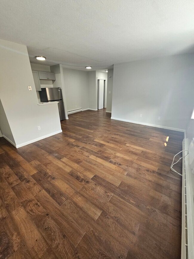 Interior Photo - 498 Norfolk St