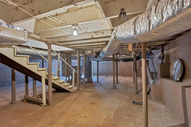 Building Photo - 2142 Cloverdale Dr SE