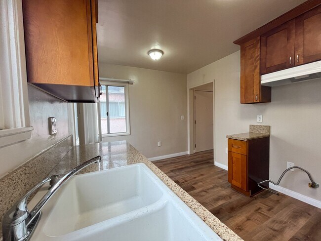 Interior Photo - 1135 W 90th St