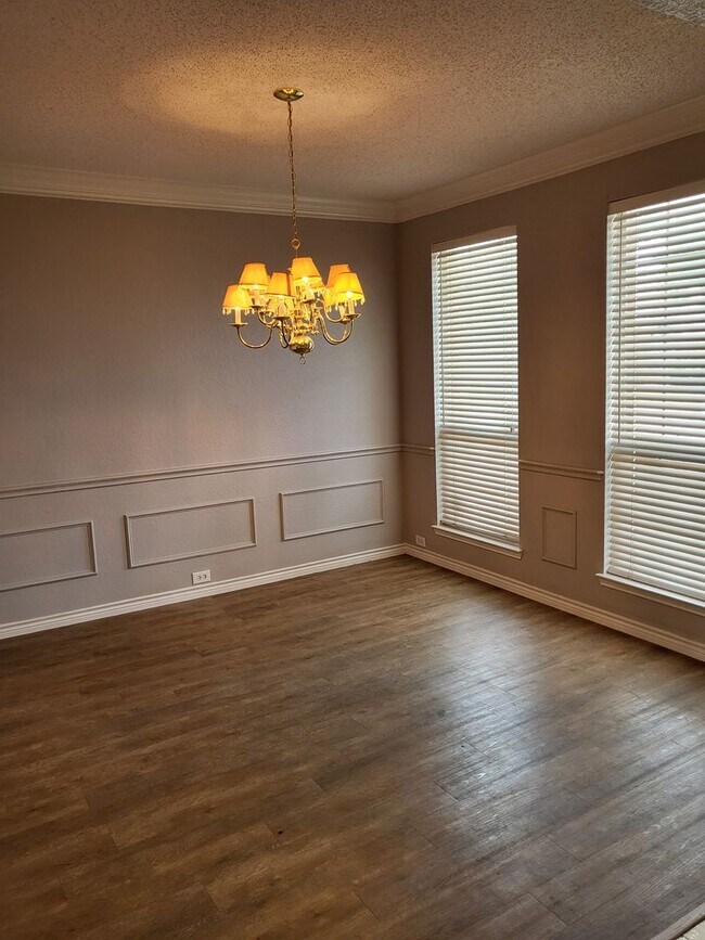 Building Photo - 6411 Clear Pool Dr