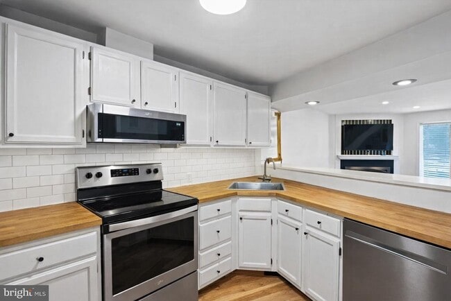 Building Photo - 1704 Quietree Dr