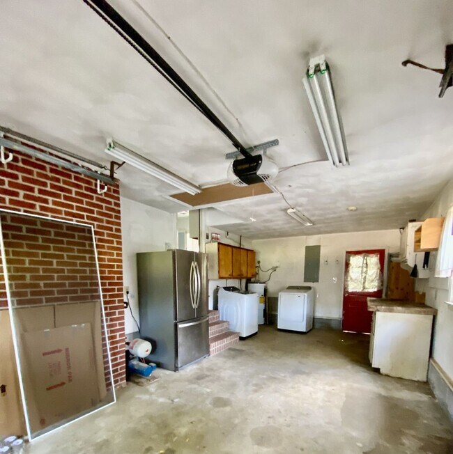 Building Photo - Beautiful Elizabeth River Home