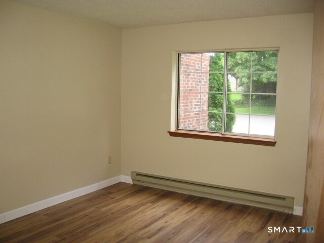 Building Photo - 975 Meriden Rd