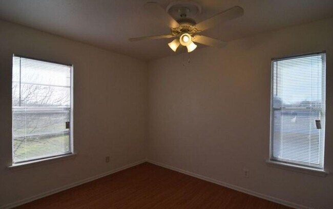 Building Photo - 610 Morningview Dr