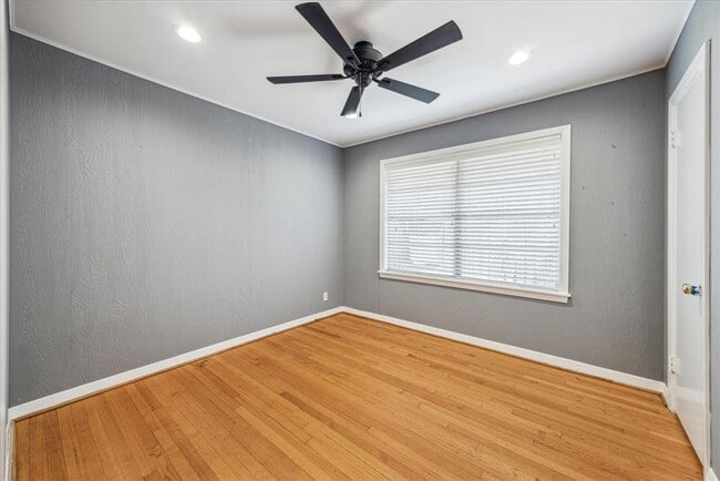 Building Photo - 5409 Libbey Dr