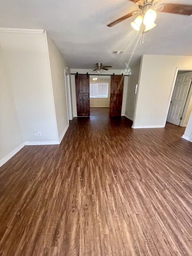 Building Photo - 2212 Sturges Dr