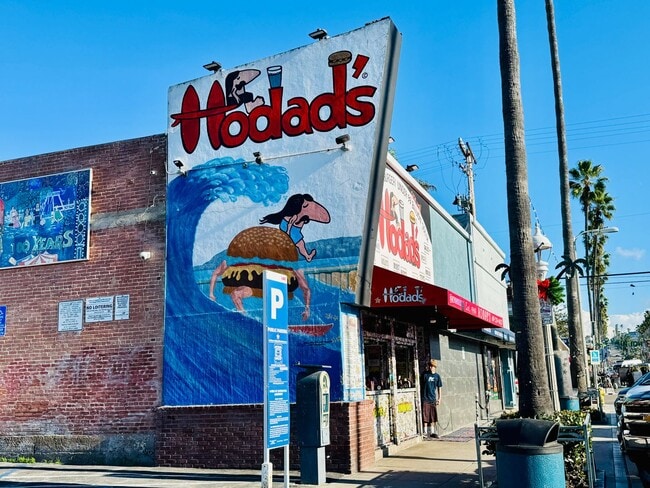 Building Photo - OCEAN BEACH APARTMENT! 1 BED/1 BATH ONLY $2,295/mo!