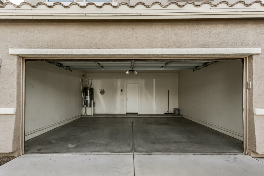 Building Photo - 1927 W Fruit Tree Ln