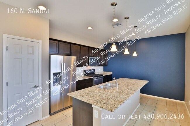 Building Photo - 160 N. Sandal-