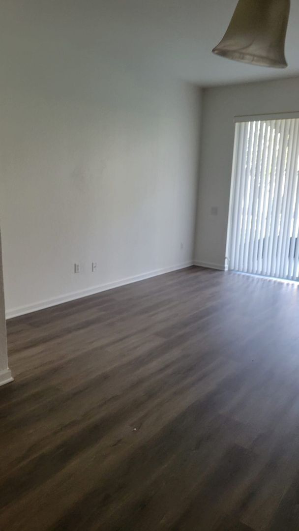 Building Photo - Beautiful 2 bed 2 bath Townhome in Gated Community