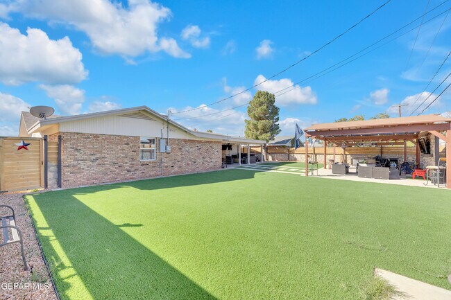 Building Photo - 9913 Album Ave