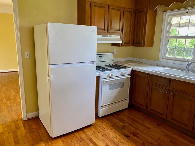 Building Photo - 112 Pinehurst Dr