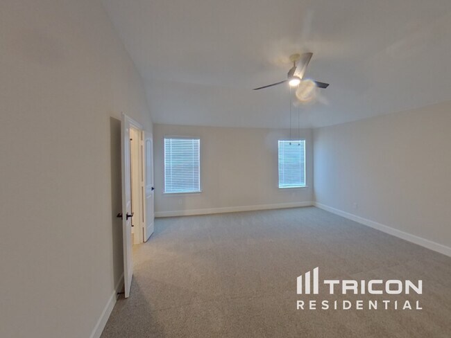 Building Photo - 1221 Bullock Dr