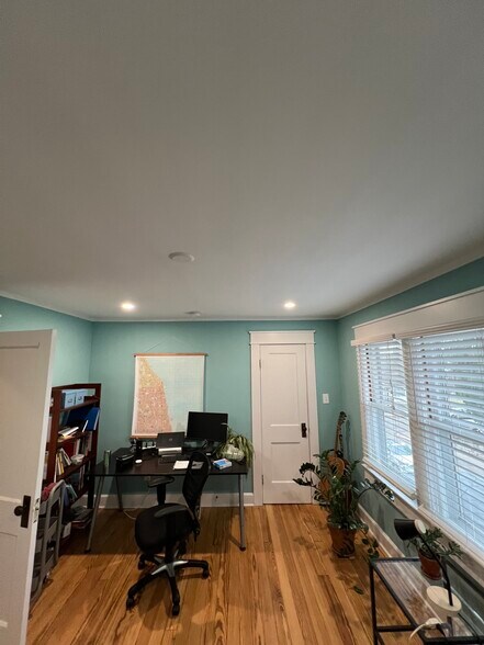 Building Photo - 549 S Lincoln St