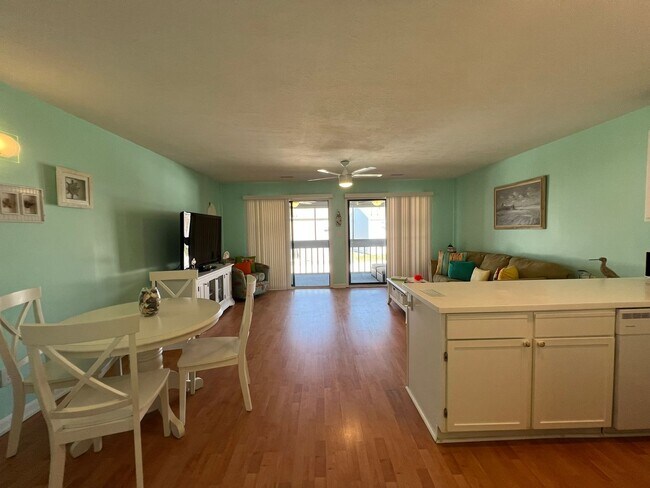 Building Photo - Myrtle Beach - 1 Bedroom / 1 Bath Condo
