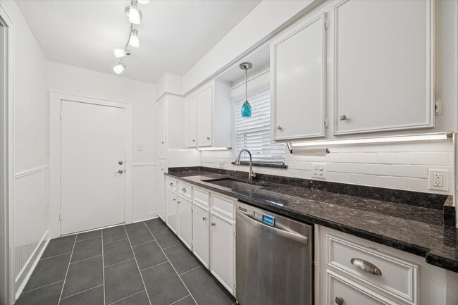 Building Photo - 1937 W McKinney St