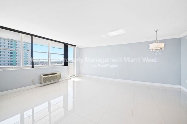 Building Photo - 5313 Collins Ave