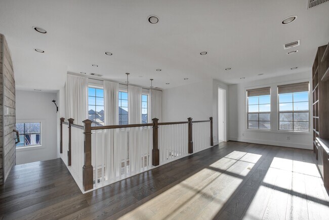 Building Photo - 9623 Towne Lake Pkwy